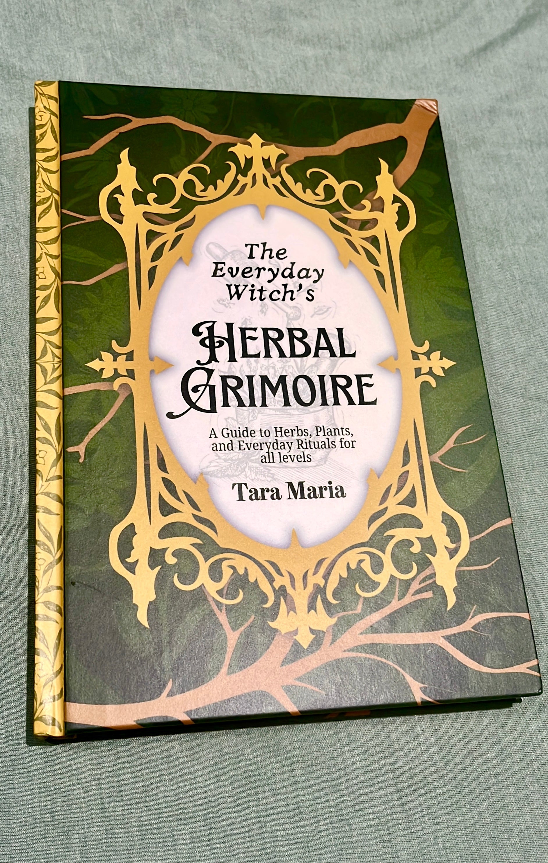 The Everyday Witch’s Herbal Grimoire – Plant Magic, Herbs, Trees & Spells for the Modern Witch