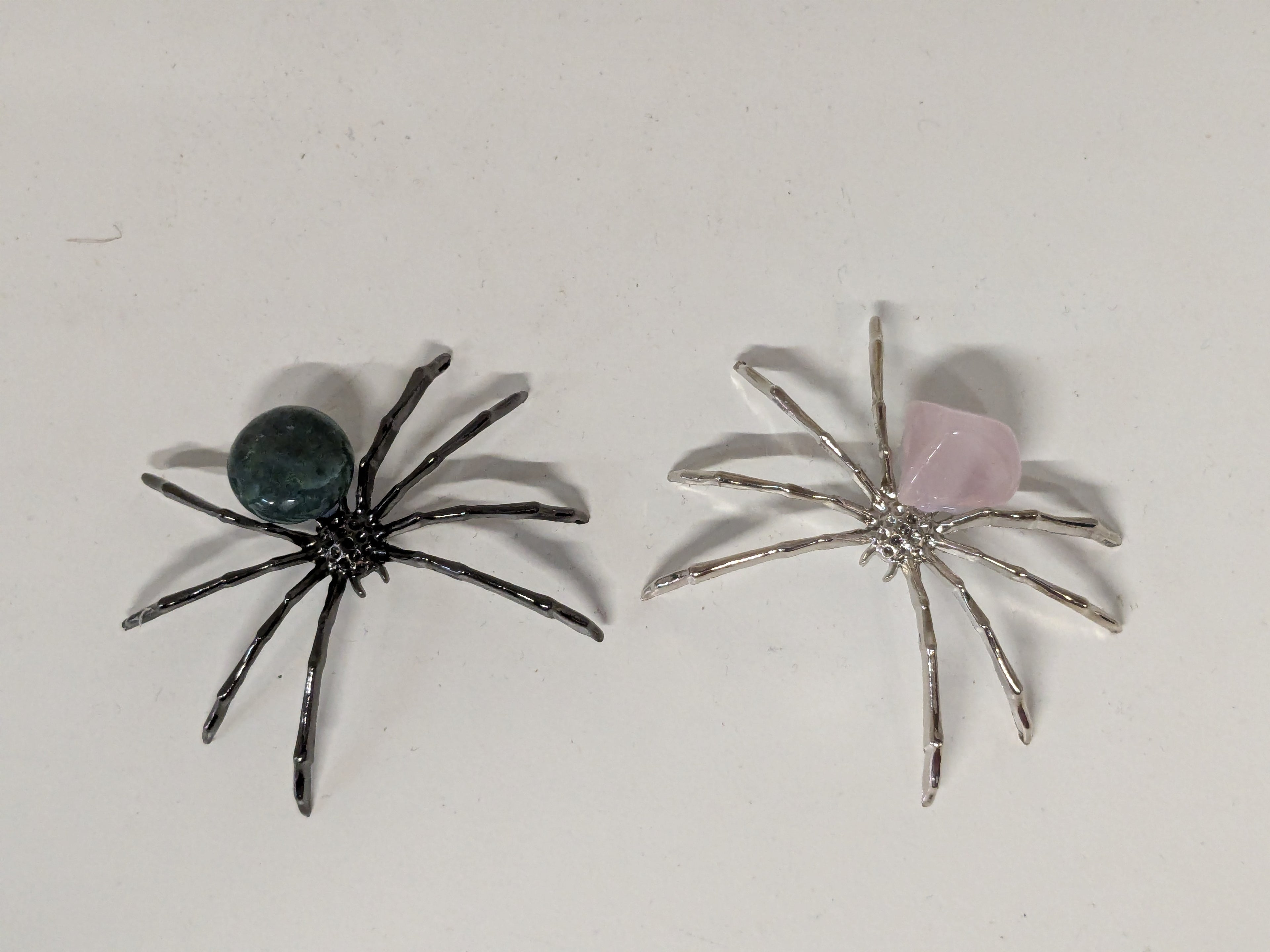 Crystal Tumblestone Spider – Moss Agate & Rose Quartz